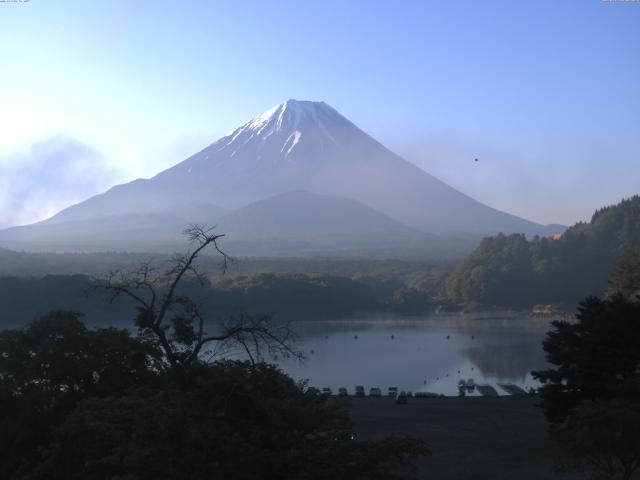 精進湖からの富士山