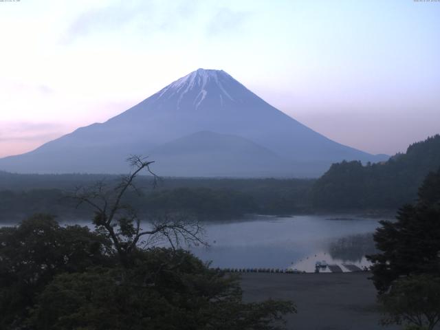 精進湖からの富士山