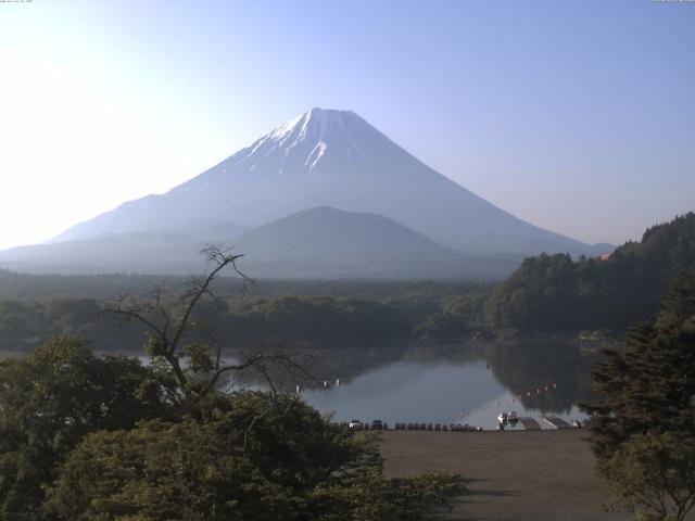 精進湖からの富士山