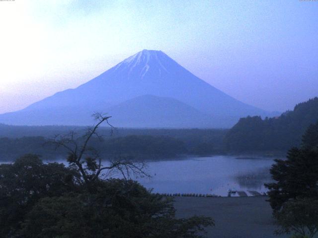 精進湖からの富士山