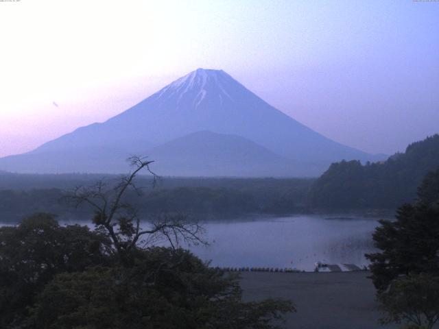 精進湖からの富士山