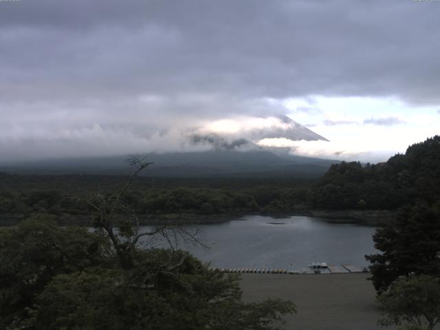 精進湖からの富士山