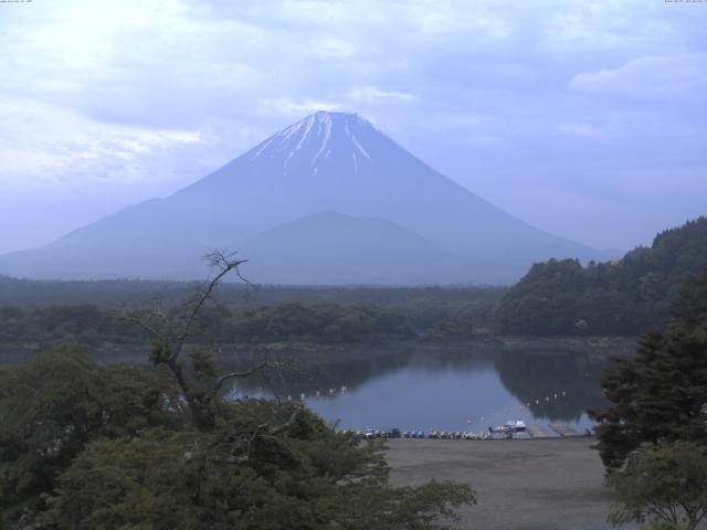 精進湖からの富士山