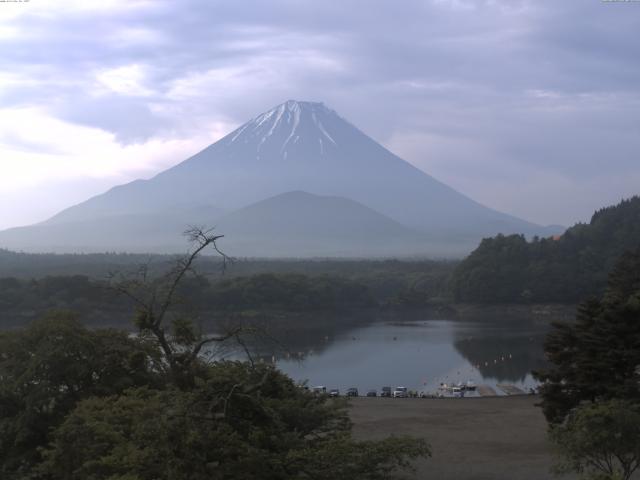 精進湖からの富士山