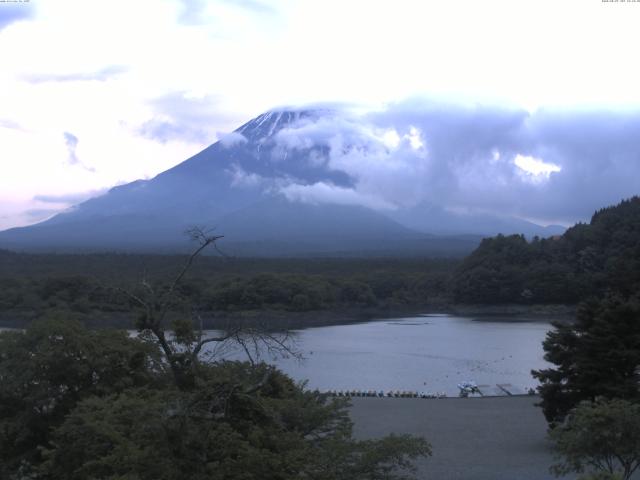 精進湖からの富士山