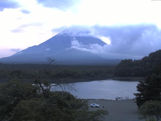 精進湖からの富士山