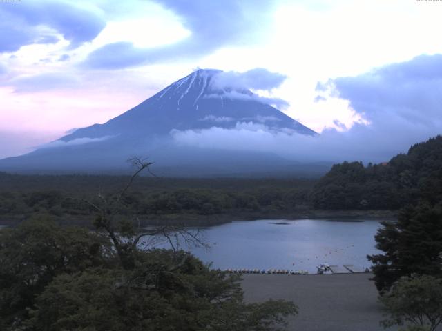 精進湖からの富士山