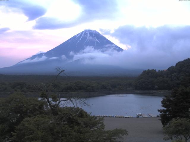精進湖からの富士山