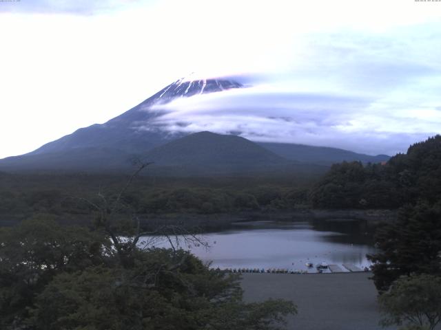 精進湖からの富士山