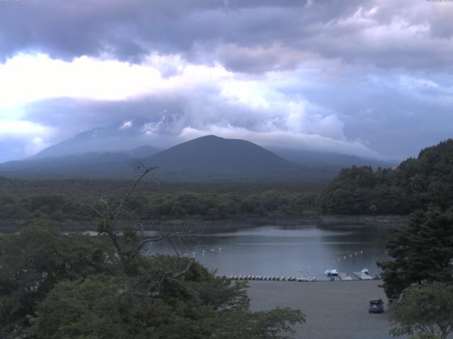 精進湖からの富士山