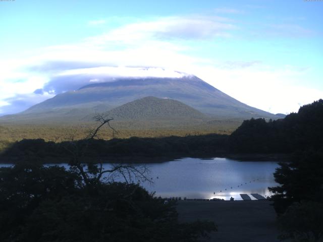 精進湖からの富士山