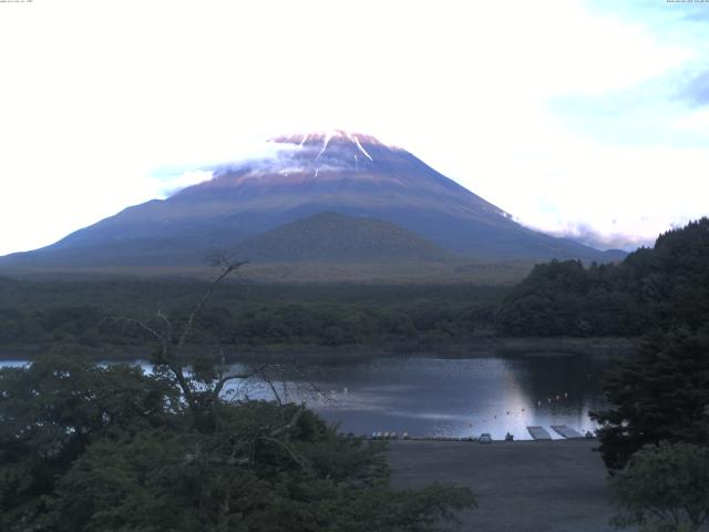 精進湖からの富士山