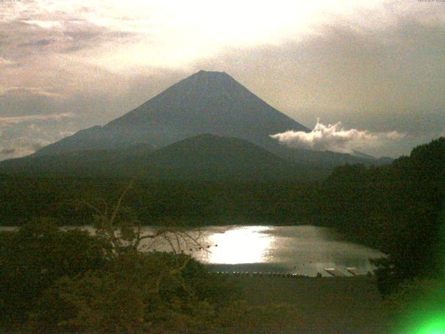 精進湖からの富士山
