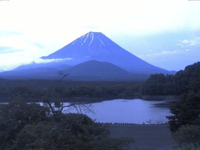 精進湖からの富士山