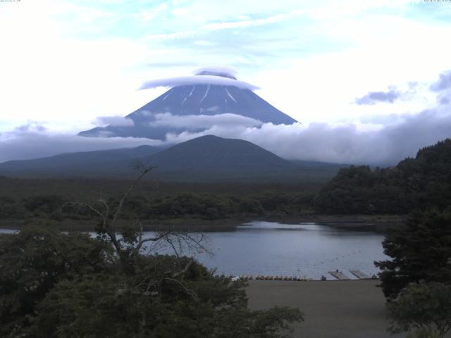精進湖からの富士山