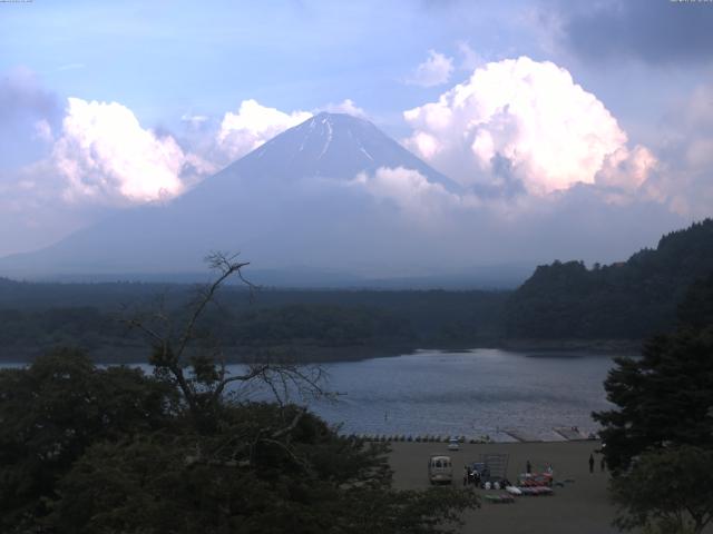精進湖からの富士山