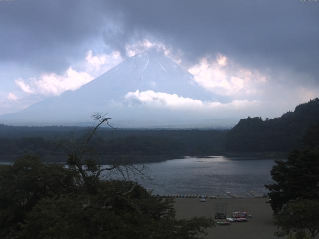精進湖からの富士山