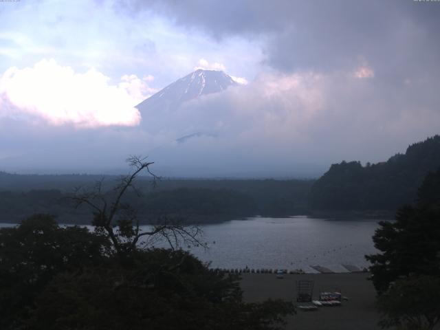 精進湖からの富士山