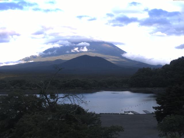 精進湖からの富士山