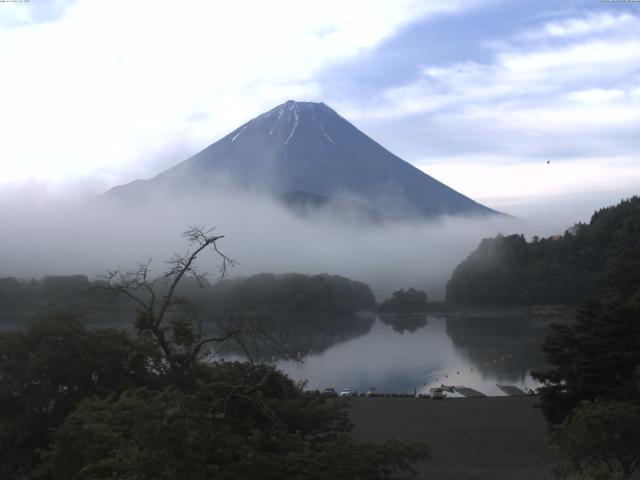 精進湖からの富士山
