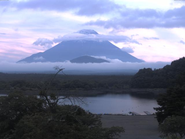 精進湖からの富士山