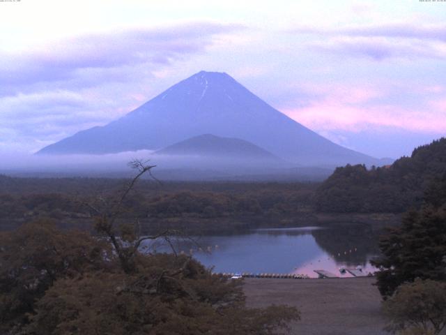 精進湖からの富士山