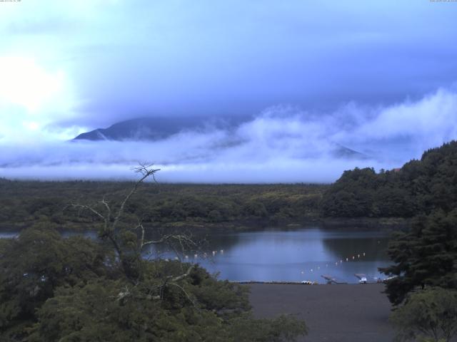 精進湖からの富士山