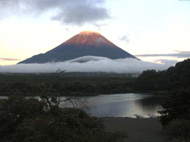 精進湖からの富士山