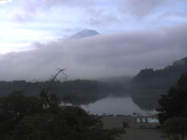 精進湖からの富士山