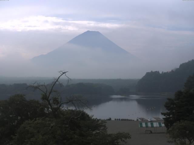 精進湖からの富士山