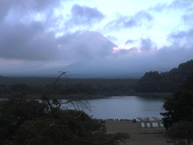 精進湖からの富士山