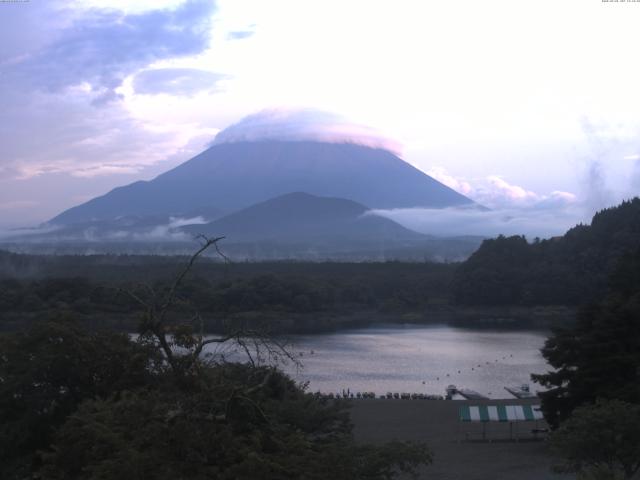 精進湖からの富士山