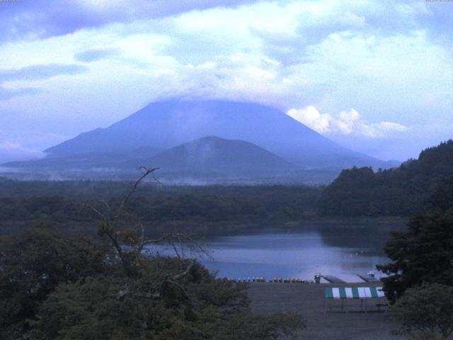 精進湖からの富士山