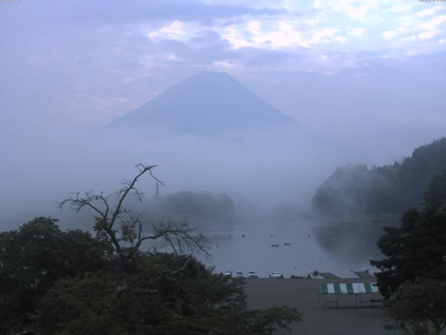 精進湖からの富士山
