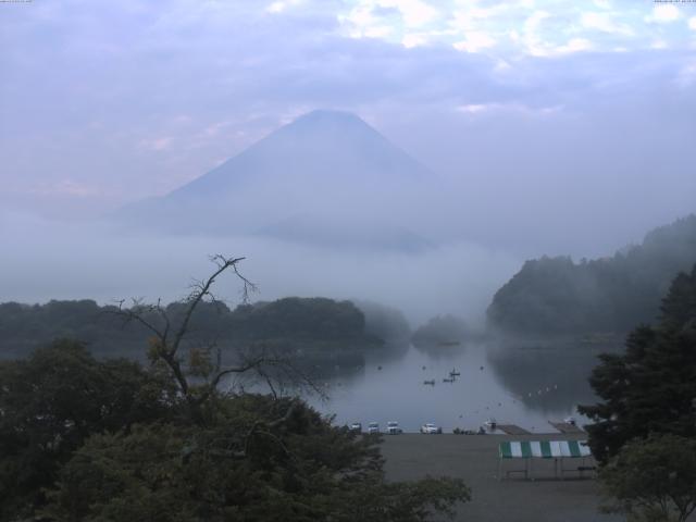 精進湖からの富士山