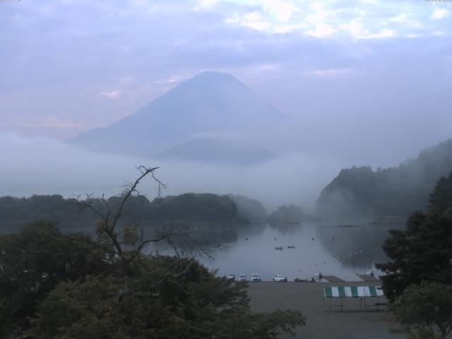 精進湖からの富士山
