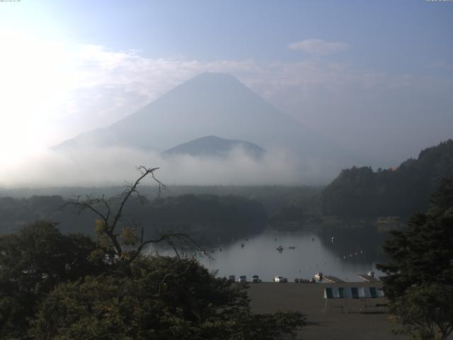 精進湖からの富士山