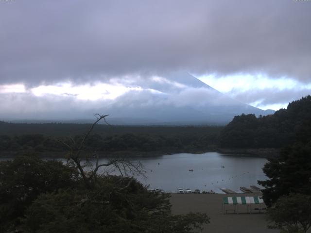 精進湖からの富士山