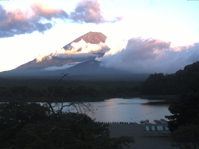 精進湖からの富士山