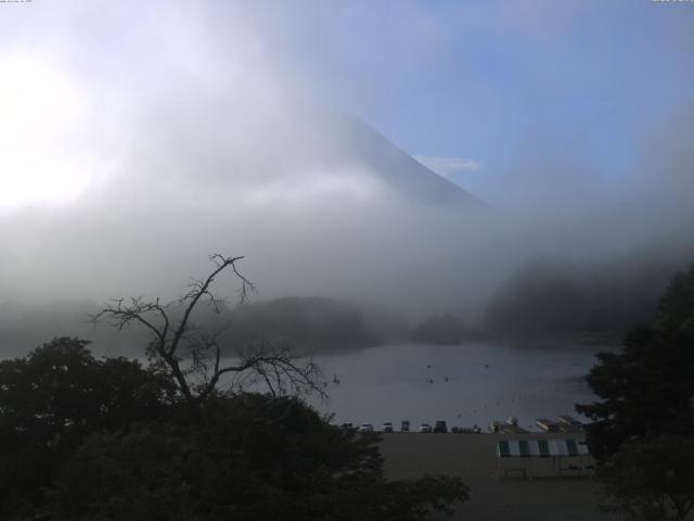精進湖からの富士山