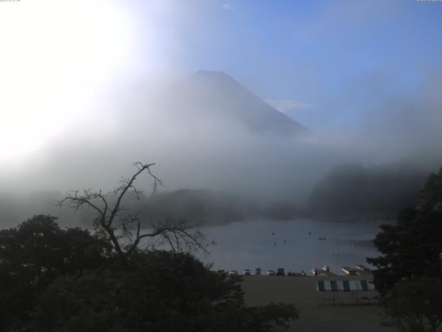 精進湖からの富士山