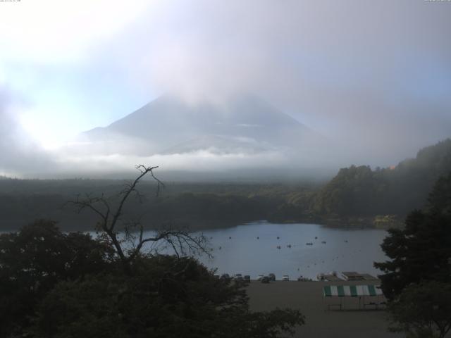 精進湖からの富士山