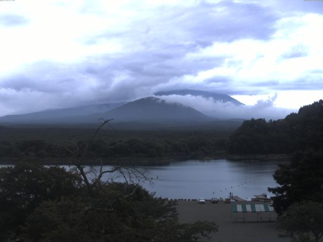 精進湖からの富士山