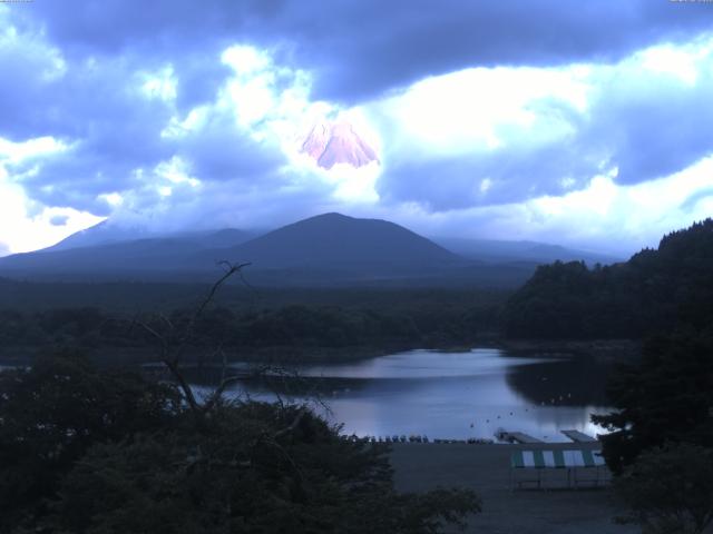 精進湖からの富士山