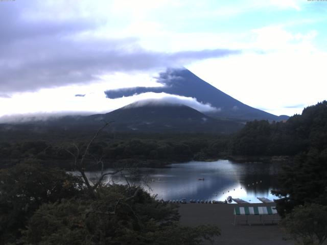 精進湖からの富士山