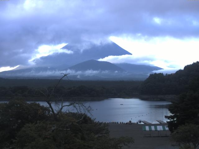 精進湖からの富士山