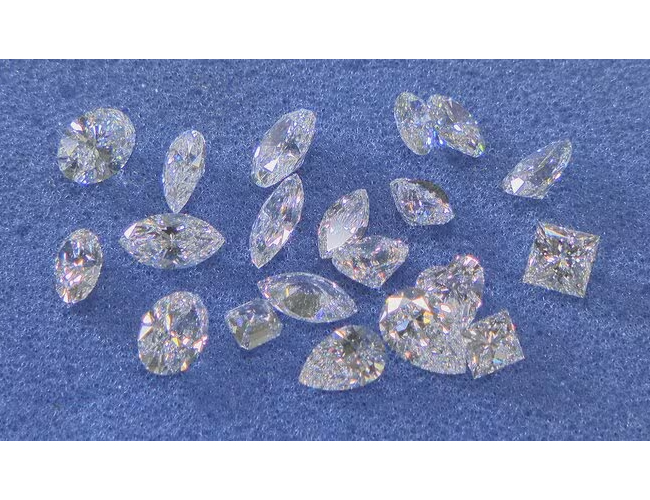 「気軽にファッションとして選べる」　価格は天然ダイヤの20分の1　 原料も構造も天然と同じ　人工ダイヤモンドでジュエリー製造　山梨・マノエ