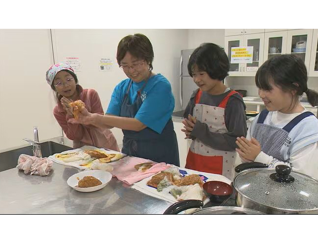 災害時にも役立つ お“ふくろ”料理　一つの鍋で複数調理　ポリ袋で作るカレーやハンバーグ　山梨・韮崎市