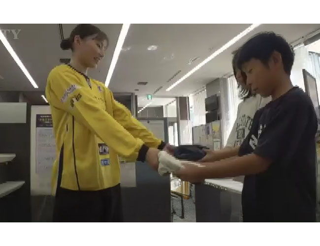 甲府信金と山梨クィーンビーズが古着のリサイクル呼びかけ　20店舗に回収ボックス設置　山梨