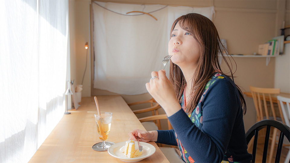 器、カトラリー、包子、レモンケーキなど